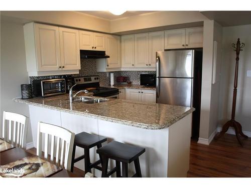 10 Joseph Trail, Collingwood, ON - Indoor Photo Showing Kitchen With Double Sink