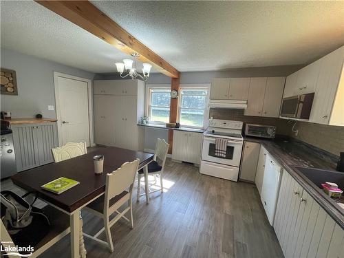 1642 Winhara Road, Gravenhurst, ON - Indoor Photo Showing Kitchen With Double Sink