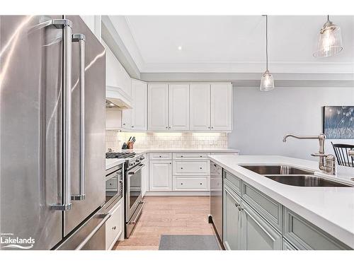 404-40 Trott Boulevard, Collingwood, ON - Indoor Photo Showing Kitchen With Double Sink With Upgraded Kitchen