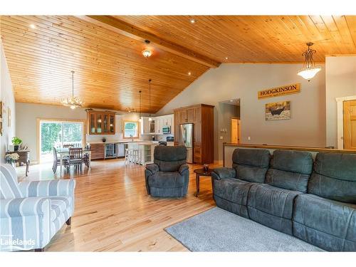 2538 Gelert Road, Haliburton, ON - Indoor Photo Showing Living Room