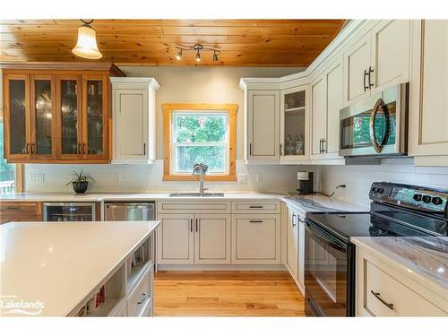 2538 Gelert Road, Haliburton, ON - Indoor Photo Showing Kitchen