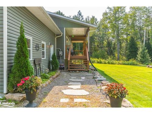 2538 Gelert Road, Haliburton, ON - Outdoor