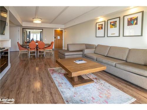 6101-6103-9 Harbour Street, Collingwood, ON - Indoor Photo Showing Living Room