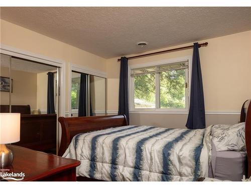 150 Lofty Pines Crescent, Gravenhurst, ON - Indoor Photo Showing Bedroom