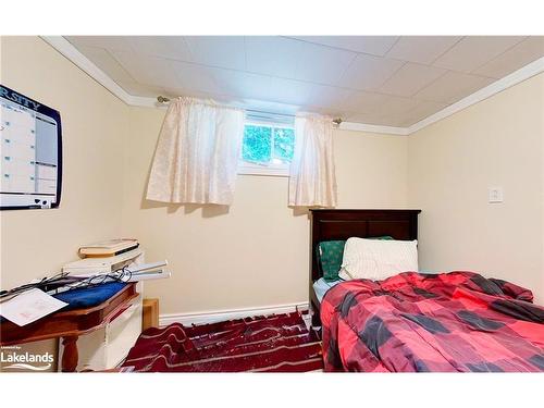 150 Lofty Pines Crescent, Gravenhurst, ON - Indoor Photo Showing Bedroom