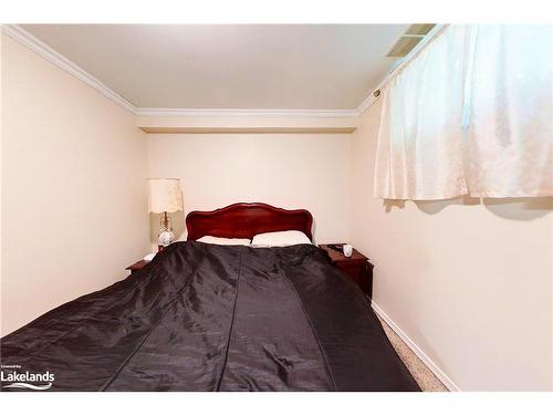 150 Lofty Pines Crescent, Gravenhurst, ON - Indoor Photo Showing Bedroom