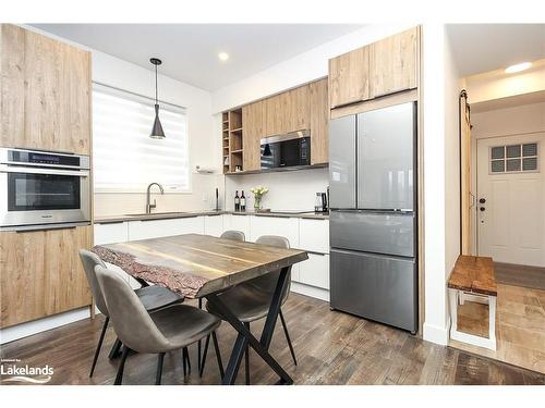 101-21 Beckwith Lane, The Blue Mountains, ON - Indoor Photo Showing Kitchen With Upgraded Kitchen