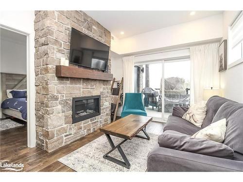 101-21 Beckwith Lane, The Blue Mountains, ON - Indoor Photo Showing Living Room With Fireplace