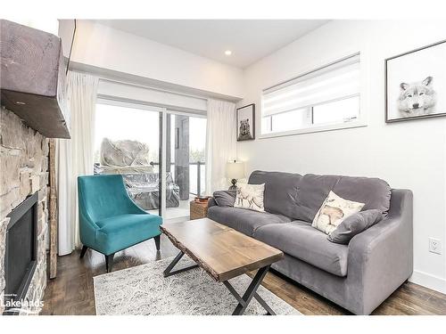 101-21 Beckwith Lane, The Blue Mountains, ON - Indoor Photo Showing Living Room With Fireplace