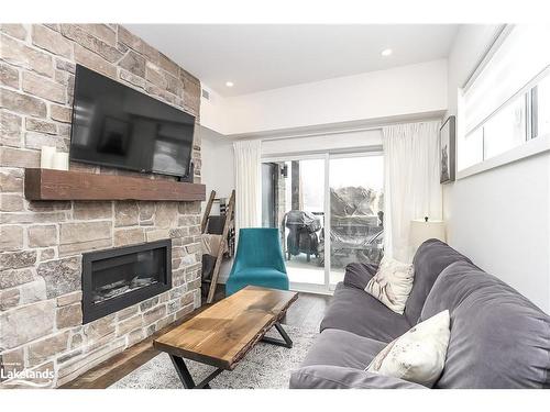 101-21 Beckwith Lane, The Blue Mountains, ON - Indoor Photo Showing Living Room With Fireplace