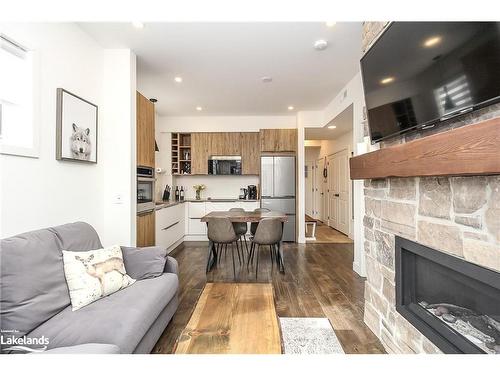 101-21 Beckwith Lane, The Blue Mountains, ON - Indoor Photo Showing Living Room With Fireplace