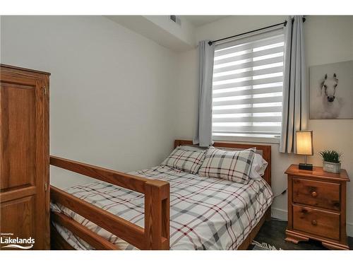 101-21 Beckwith Lane, The Blue Mountains, ON - Indoor Photo Showing Bedroom