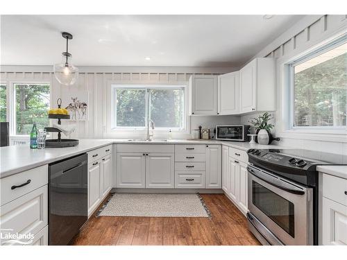 285 Mica Mine Road, Huntsville, ON - Indoor Photo Showing Kitchen