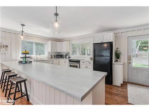 285 Mica Mine Road, Huntsville, ON - Indoor Photo Showing Kitchen