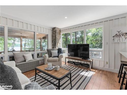 285 Mica Mine Road, Huntsville, ON - Indoor Photo Showing Living Room