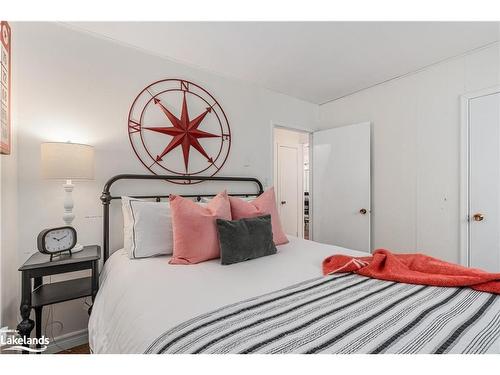 285 Mica Mine Road, Huntsville, ON - Indoor Photo Showing Bedroom