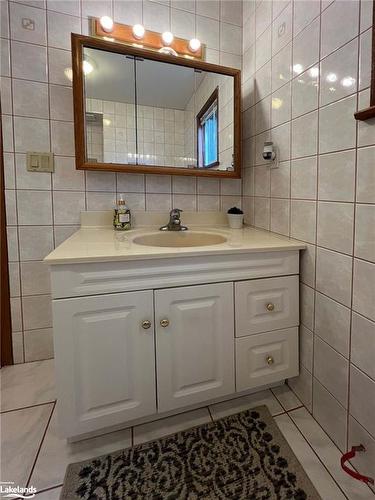 10 Pine Valley Drive, Carling, ON - Indoor Photo Showing Bathroom