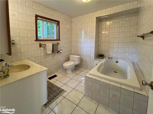 10 Pine Valley Drive, Carling, ON - Indoor Photo Showing Bathroom