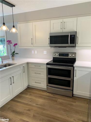 20 Connor Avenue, Collingwood, ON - Indoor Photo Showing Kitchen With Stainless Steel Kitchen