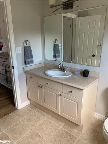 20 Connor Avenue, Collingwood, ON - Indoor Photo Showing Bathroom