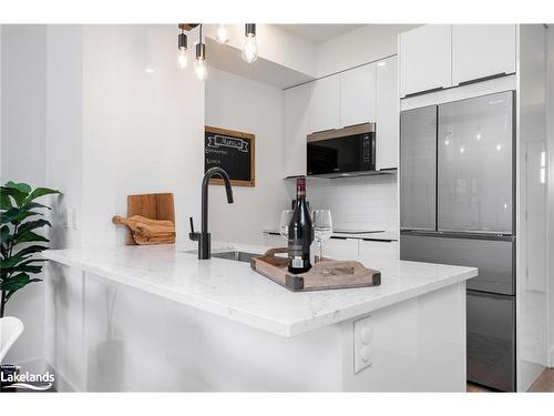 406-16 Beckwith Lane, The Blue Mountains, ON - Indoor Photo Showing Kitchen