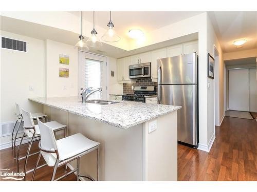 308-6 Brandy Lane Drive, Collingwood, ON - Indoor Photo Showing Kitchen With Double Sink With Upgraded Kitchen