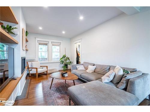 182 Herkimer Street, Hamilton, ON - Indoor Photo Showing Living Room