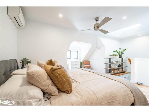 182 Herkimer Street, Hamilton, ON - Indoor Photo Showing Bedroom