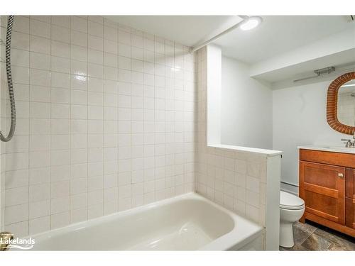 182 Herkimer Street, Hamilton, ON - Indoor Photo Showing Bathroom