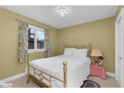 96 46Th Street N, Wasaga Beach, ON - Indoor Photo Showing Bedroom