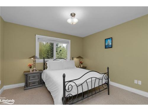 96 46Th Street N, Wasaga Beach, ON - Indoor Photo Showing Bedroom