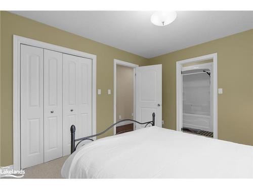 96 46Th Street N, Wasaga Beach, ON - Indoor Photo Showing Bedroom