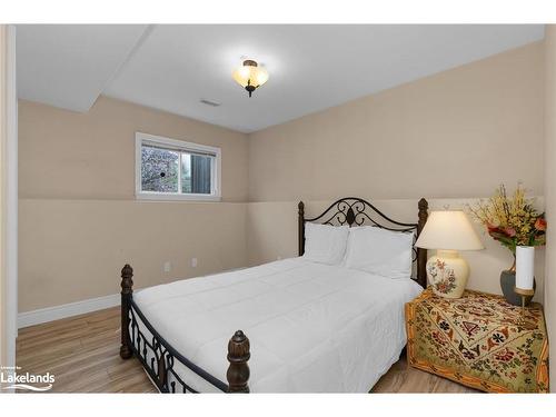 96 46Th Street N, Wasaga Beach, ON - Indoor Photo Showing Bedroom