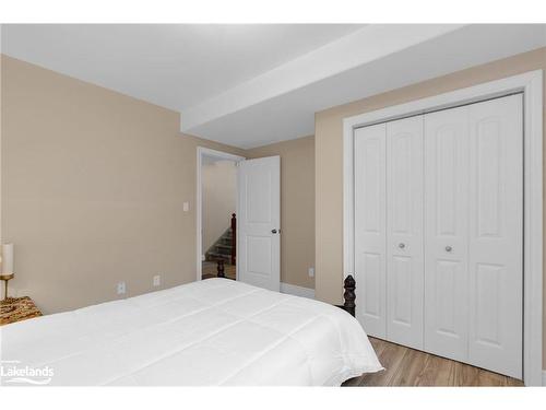 96 46Th Street N, Wasaga Beach, ON - Indoor Photo Showing Bedroom