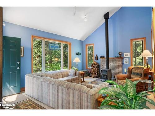 18 Meharg Drive, Mckellar, ON - Indoor Photo Showing Living Room