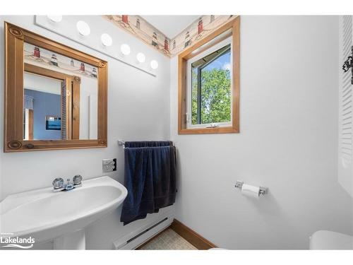 18 Meharg Drive, Mckellar, ON - Indoor Photo Showing Bathroom