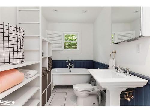 550 Peninsula Rd, Gravenhurst, ON - Indoor Photo Showing Bathroom