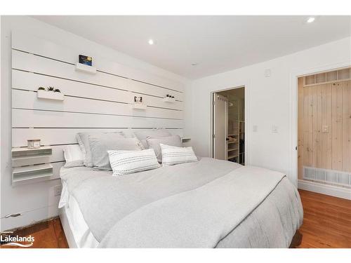 550 Peninsula Rd, Gravenhurst, ON - Indoor Photo Showing Bedroom