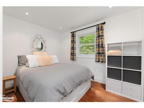 550 Peninsula Rd, Gravenhurst, ON - Indoor Photo Showing Bedroom