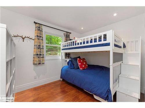 550 Peninsula Rd, Gravenhurst, ON - Indoor Photo Showing Bedroom