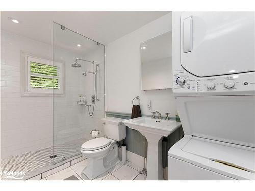 550 Peninsula Rd, Gravenhurst, ON - Indoor Photo Showing Laundry Room