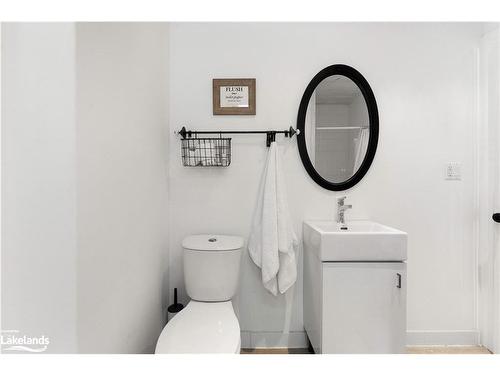 550 Peninsula Rd, Gravenhurst, ON - Indoor Photo Showing Bathroom