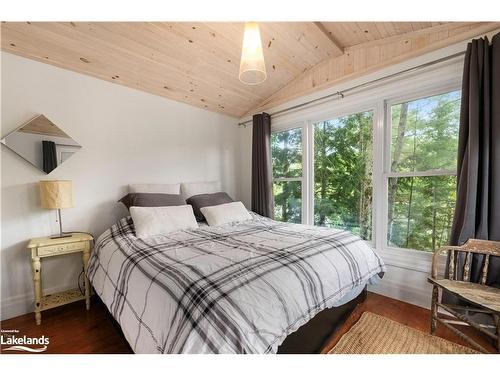 550 Peninsula Rd, Gravenhurst, ON - Indoor Photo Showing Bedroom