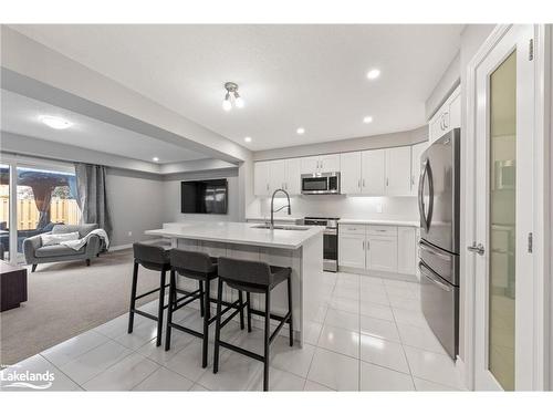 964 Wright Drive, Midland, ON - Indoor Photo Showing Kitchen With Upgraded Kitchen