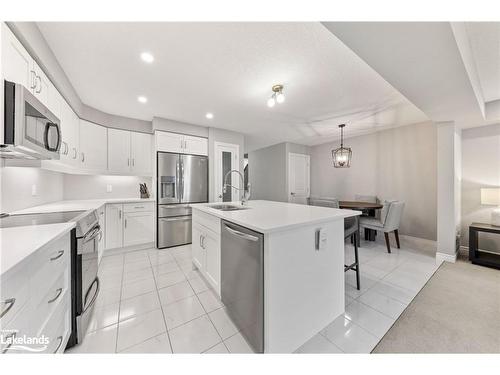 964 Wright Drive, Midland, ON - Indoor Photo Showing Kitchen With Upgraded Kitchen