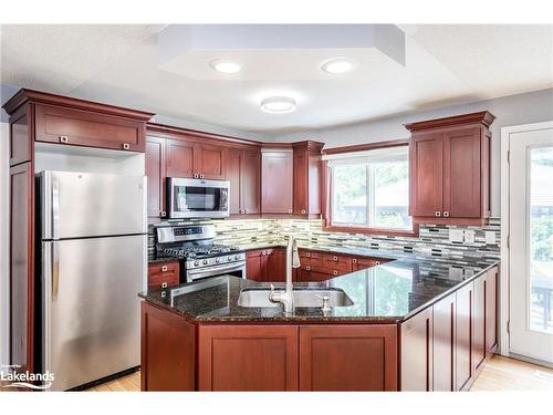 5 Hallen Drive, Penetanguishene, ON - Indoor Photo Showing Kitchen With Upgraded Kitchen