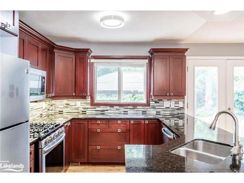 5 Hallen Drive, Penetanguishene, ON - Indoor Photo Showing Kitchen With Double Sink With Upgraded Kitchen