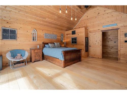 54 Pine Ridge Trail, Oro-Medonte, ON - Indoor Photo Showing Bedroom