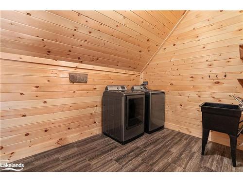 54 Pine Ridge Trail, Oro-Medonte, ON - Indoor Photo Showing Laundry Room