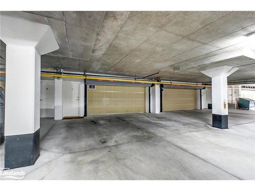 7 Collship Lane, Collingwood, ON - Indoor Photo Showing Garage